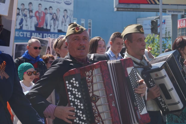 Участники шествия "Бессмертный полк". Барнаул, 9 мая 2015 год.