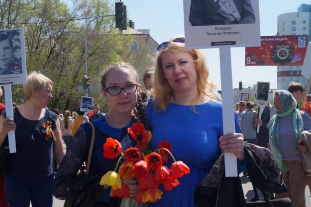 Участники шествия "Бессмертный полк". Барнаул, 9 мая 2015 год.