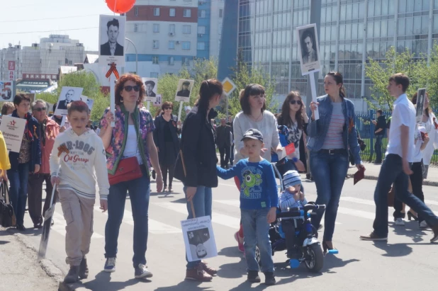 Участники шествия "Бессмертный полк". Барнаул, 9 мая 2015 год.