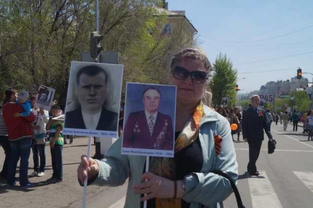 Участники шествия "Бессмертный полк". Барнаул, 9 мая 2015 год.