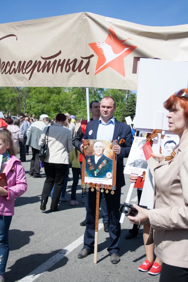 Участники шествия "Бессмертный полк". Барнаул, 9 мая 2015 год.