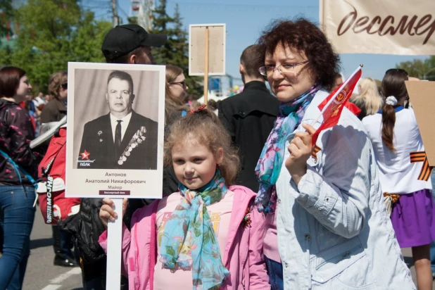 Участники шествия "Бессмертный полк". Барнаул, 9 мая 2015 год.