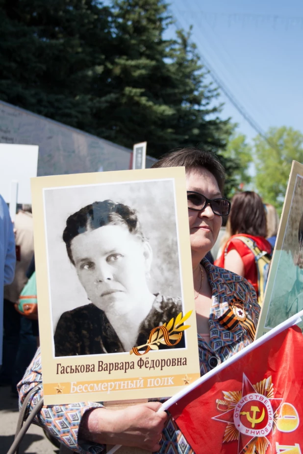 Участники шествия "Бессмертный полк". Барнаул, 9 мая 2015 год.