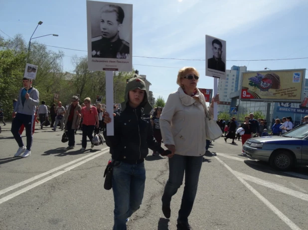 Участники шествия "Бессмертный полк". Барнаул, 9 мая 2015 год.