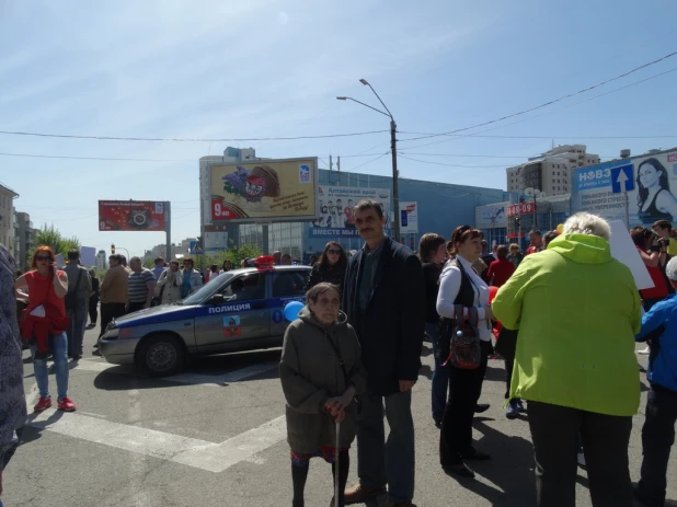 Участники шествия "Бессмертный полк". Барнаул, 9 мая 2015 год.