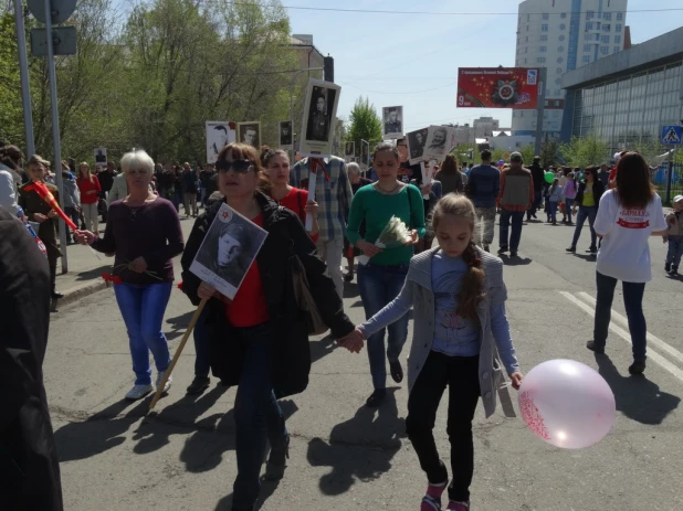 Участники шествия "Бессмертный полк". Барнаул, 9 мая 2015 год.