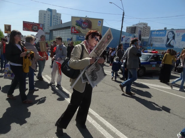 Участники шествия "Бессмертный полк". Барнаул, 9 мая 2015 год.