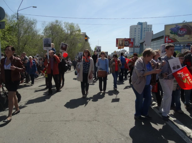 Участники шествия "Бессмертный полк". Барнаул, 9 мая 2015 год.