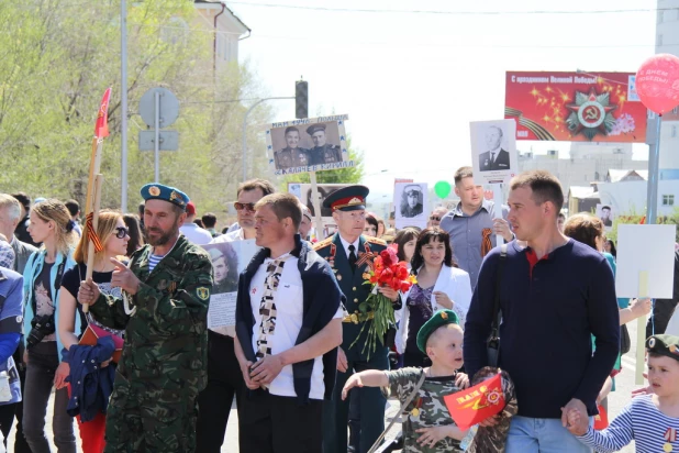 Участники шествия "Бессмертный полк". Барнаул, 9 мая 2015 год.