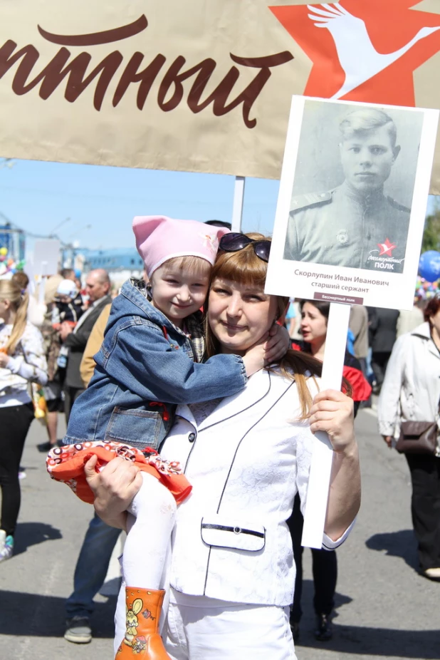 Участники шествия "Бессмертный полк". Барнаул, 9 мая 2015 год.