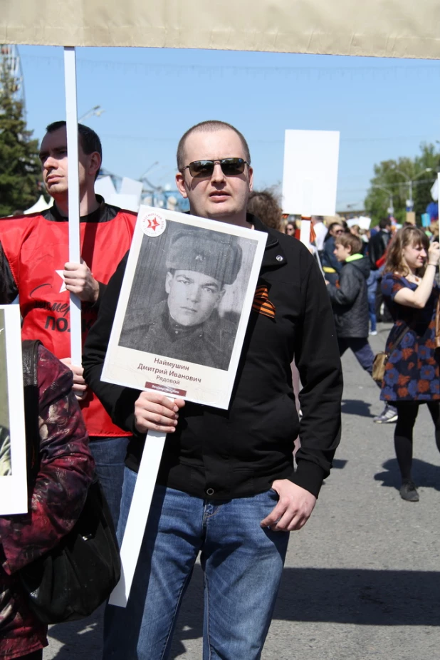 Участники шествия "Бессмертный полк". Барнаул, 9 мая 2015 год.