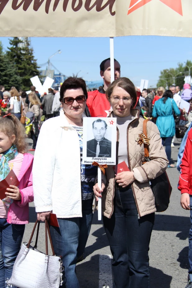 Участники шествия "Бессмертный полк". Барнаул, 9 мая 2015 год.