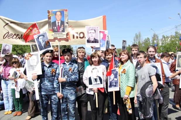 Участники шествия "Бессмертный полк". Барнаул, 9 мая 2015 год.