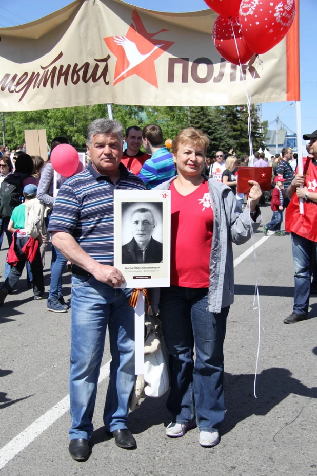 Участники шествия "Бессмертный полк". Барнаул, 9 мая 2015 год.