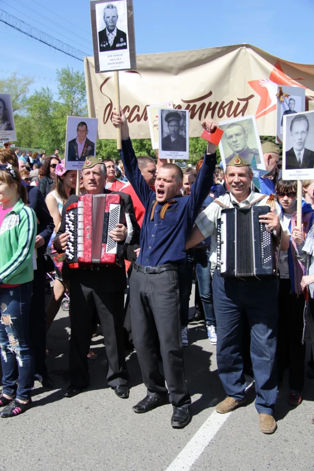 Участники шествия "Бессмертный полк". Барнаул, 9 мая 2015 год.