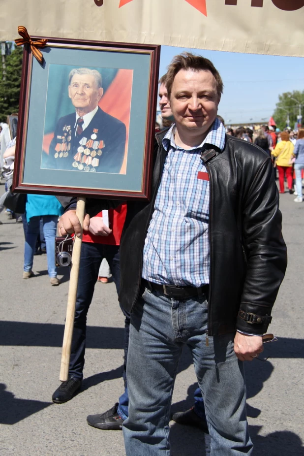 Участники шествия "Бессмертный полк". Барнаул, 9 мая 2015 год.