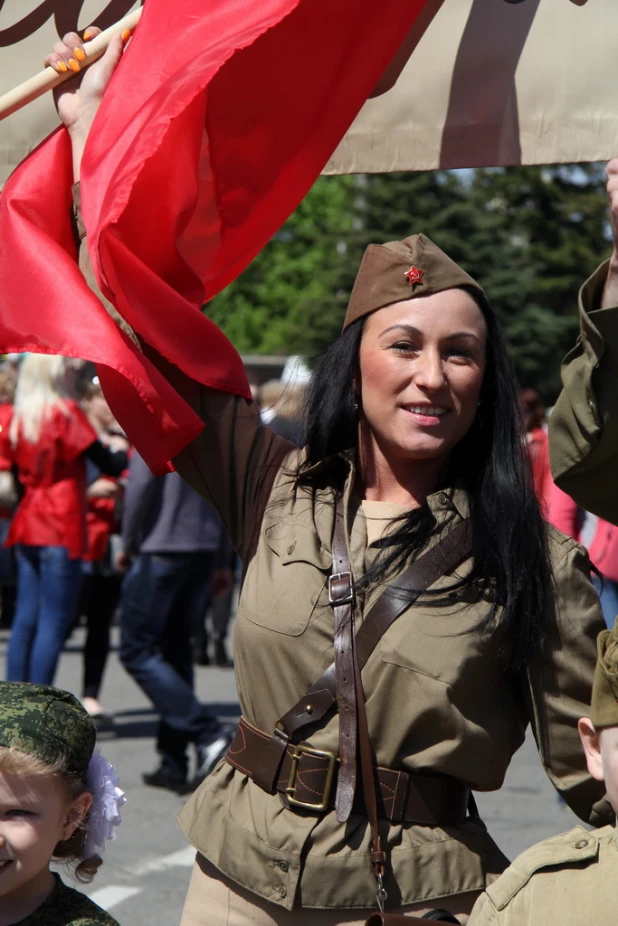 Участники шествия "Бессмертный полк". Барнаул, 9 мая 2015 год.