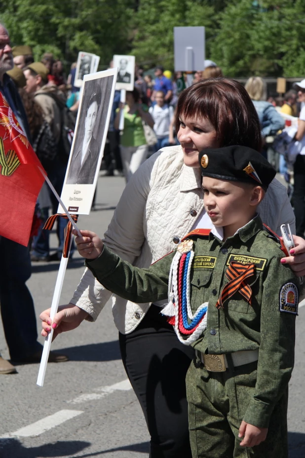 Участники шествия "Бессмертный полк". Барнаул, 9 мая 2015 год.