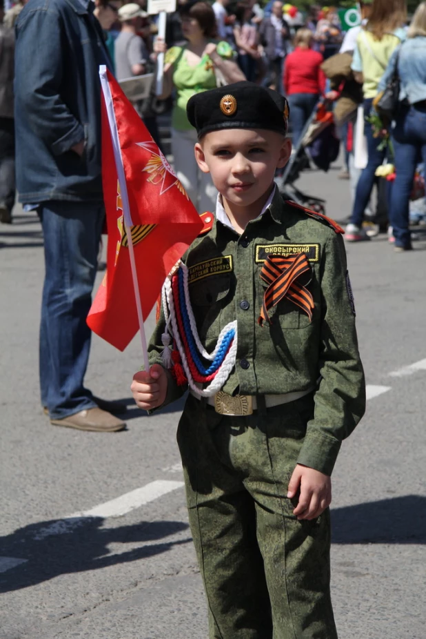 Участники шествия "Бессмертный полк". Барнаул, 9 мая 2015 год.