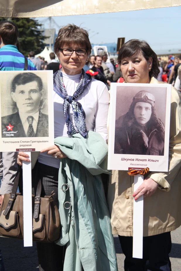 Участники шествия "Бессмертный полк". Барнаул, 9 мая 2015 год.