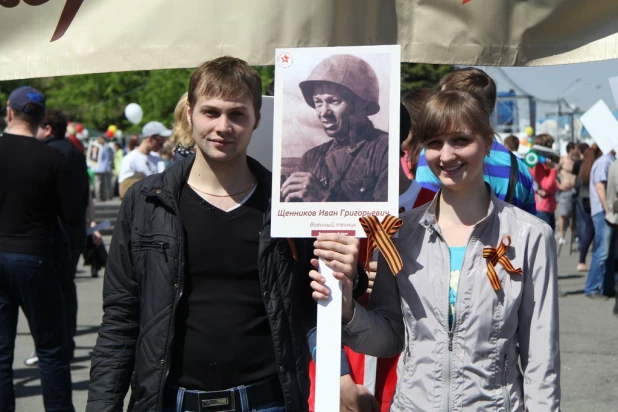 Участники шествия "Бессмертный полк". Барнаул, 9 мая 2015 год.