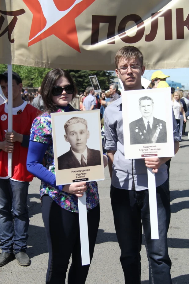 Участники шествия "Бессмертный полк". Барнаул, 9 мая 2015 год.