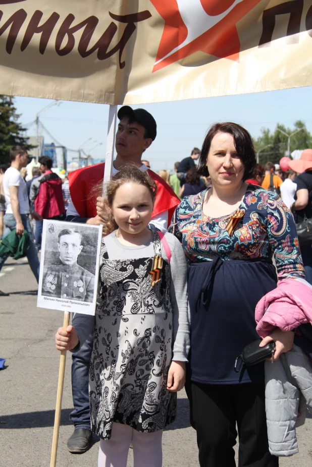 Участники шествия "Бессмертный полк". Барнаул, 9 мая 2015 год.