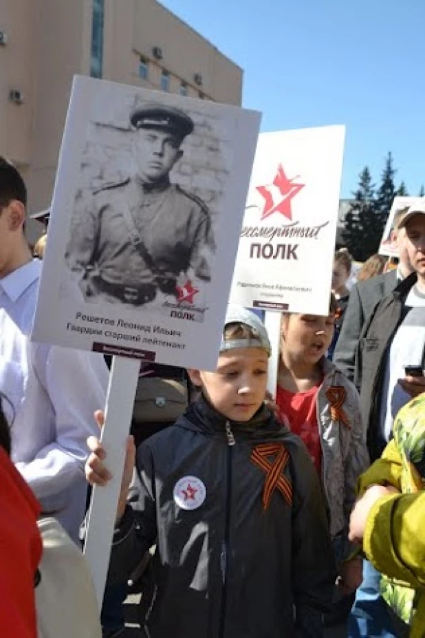 Участники шествия "Бессмертный полк". Барнаул, 9 мая 2015 год.