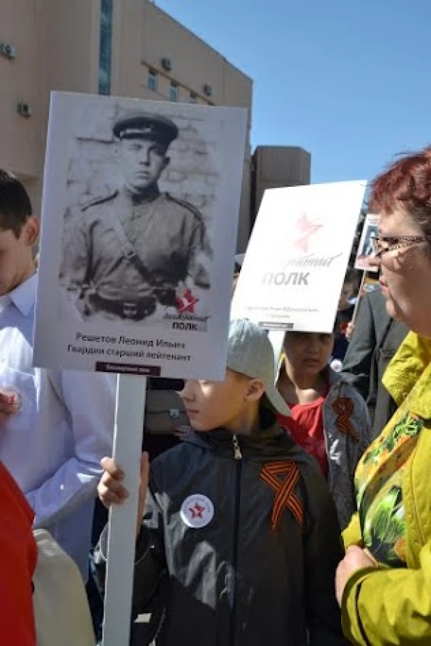 Участники шествия "Бессмертный полк". Барнаул, 9 мая 2015 год.