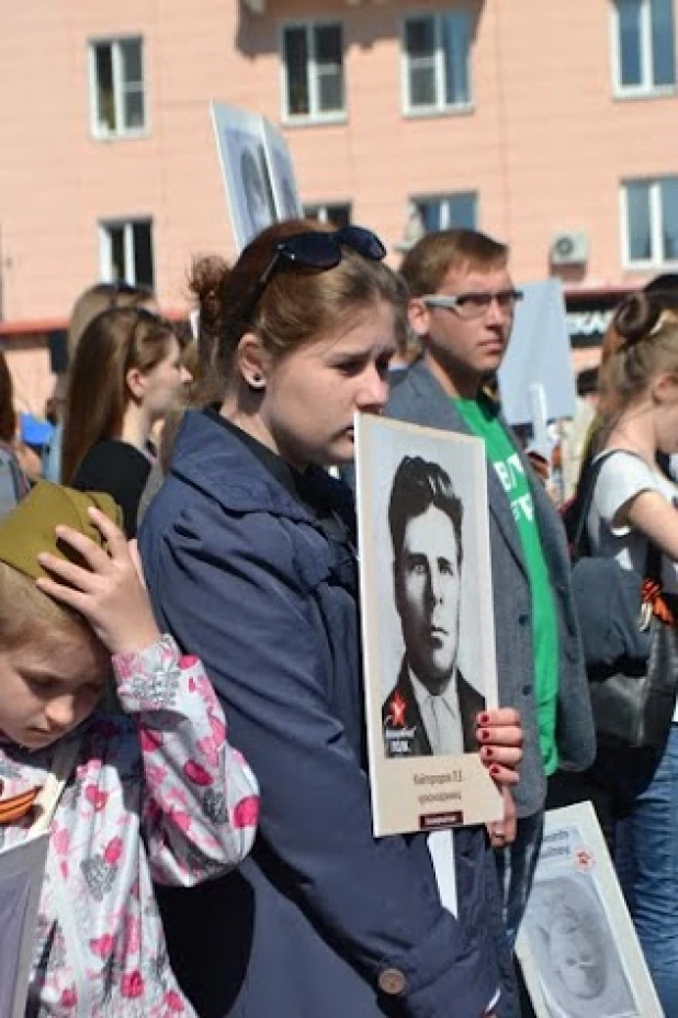 Участники шествия "Бессмертный полк". Барнаул, 9 мая 2015 год.