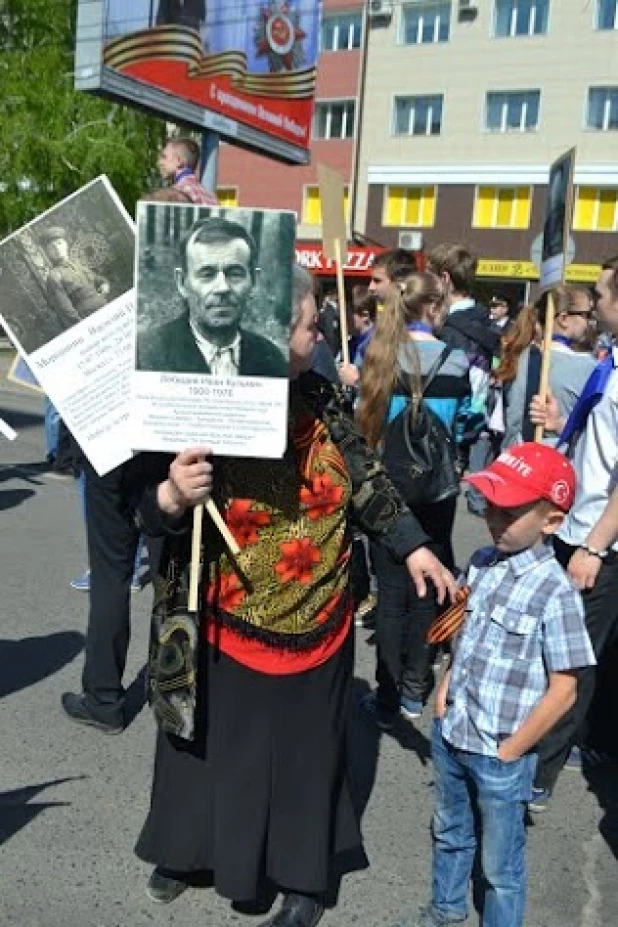 Участники шествия "Бессмертный полк". Барнаул, 9 мая 2015 год.