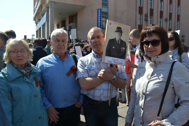 Участники шествия "Бессмертный полк". Барнаул, 9 мая 2015 год.