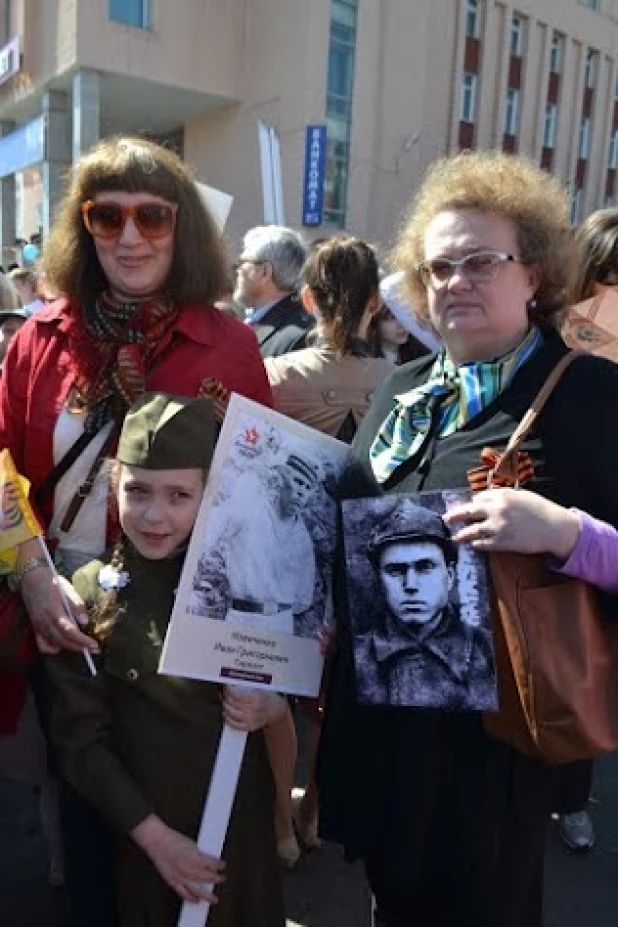 Участники шествия "Бессмертный полк". Барнаул, 9 мая 2015 год.