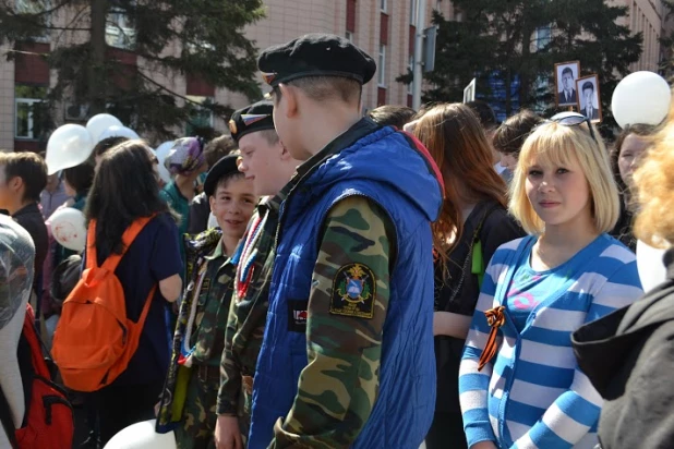 Участники шествия "Бессмертный полк". Барнаул, 9 мая 2015 год.