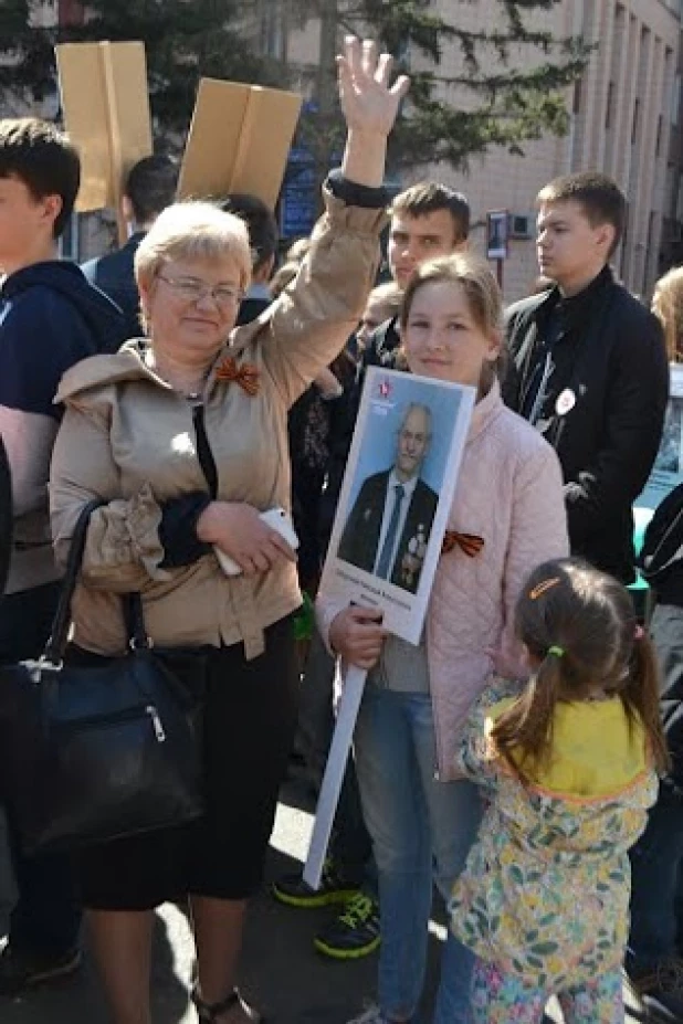 Участники шествия "Бессмертный полк". Барнаул, 9 мая 2015 год.