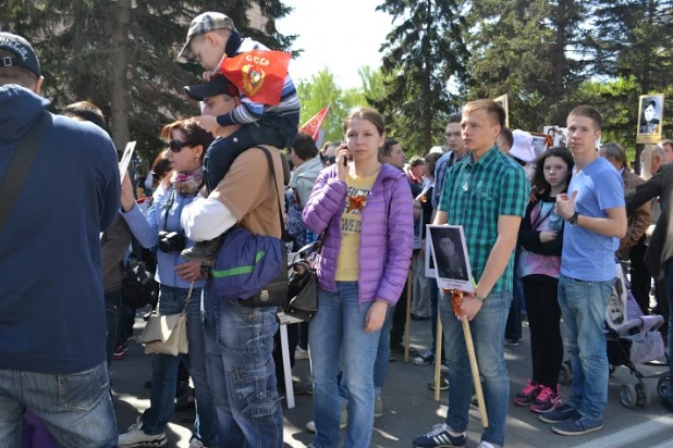 Участники шествия "Бессмертный полк". Барнаул, 9 мая 2015 год.