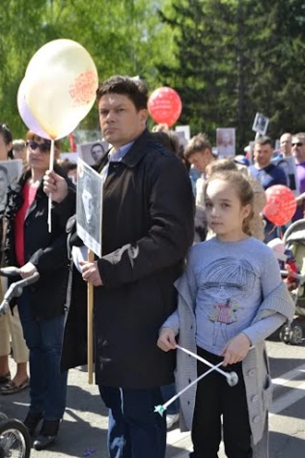 Участники шествия "Бессмертный полк". Барнаул, 9 мая 2015 год.