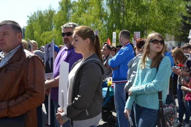 Участники шествия "Бессмертный полк". Барнаул, 9 мая 2015 год.