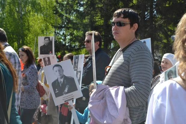 Участники шествия "Бессмертный полк". Барнаул, 9 мая 2015 год.