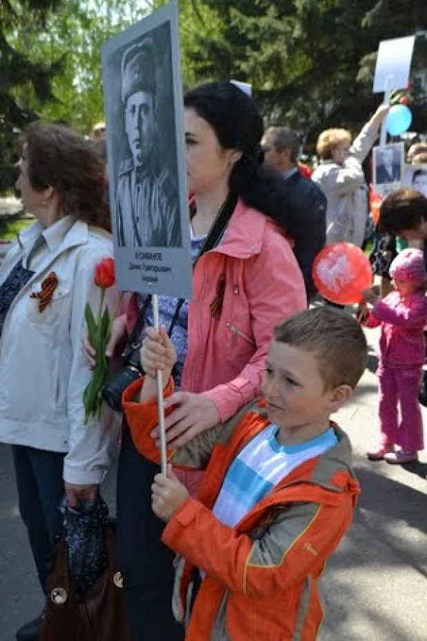 Участники шествия "Бессмертный полк". Барнаул, 9 мая 2015 год.