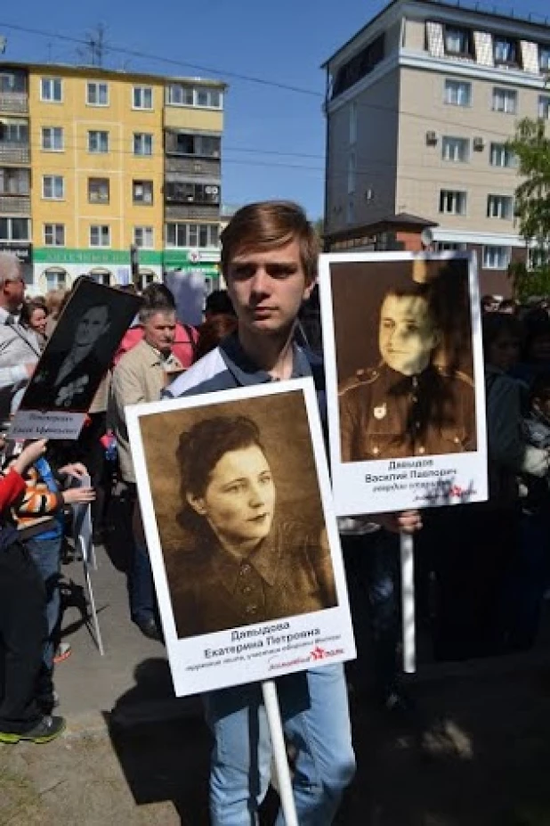 Участники шествия "Бессмертный полк". Барнаул, 9 мая 2015 год.