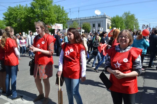 Участники шествия "Бессмертный полк". Барнаул, 9 мая 2015 год.