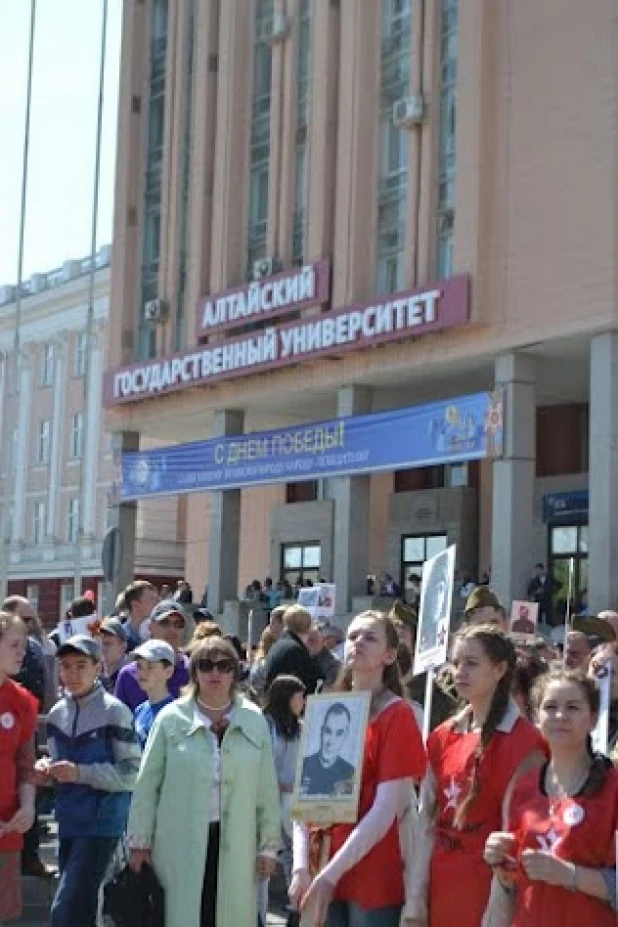 Участники шествия "Бессмертный полк". Барнаул, 9 мая 2015 год.