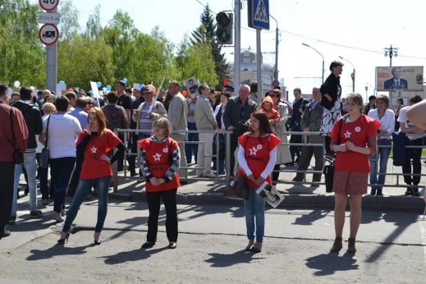 Участники шествия "Бессмертный полк". Барнаул, 9 мая 2015 год.