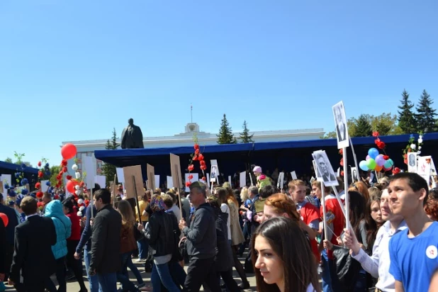 Участники шествия "Бессмертный полк". Барнаул, 9 мая 2015 год.