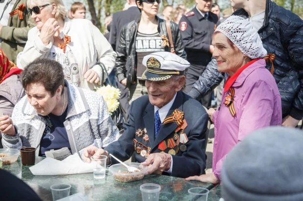 Участие ветеранов "Алтай-Кокса" в митинге в честь 70-летия Победы.