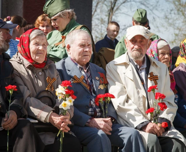 Участие ветеранов "Алтай-Кокса" в митинге в честь 70-летия Победы.