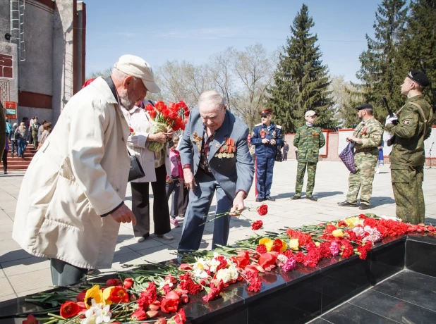 Участие ветеранов "Алтай-Кокса" в митинге в честь 70-летия Победы.