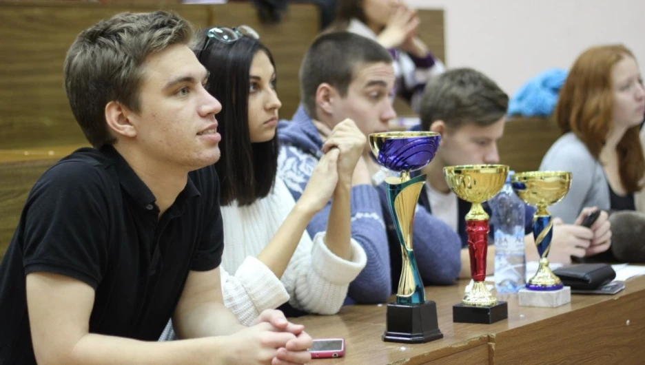 Клуб дебатов.