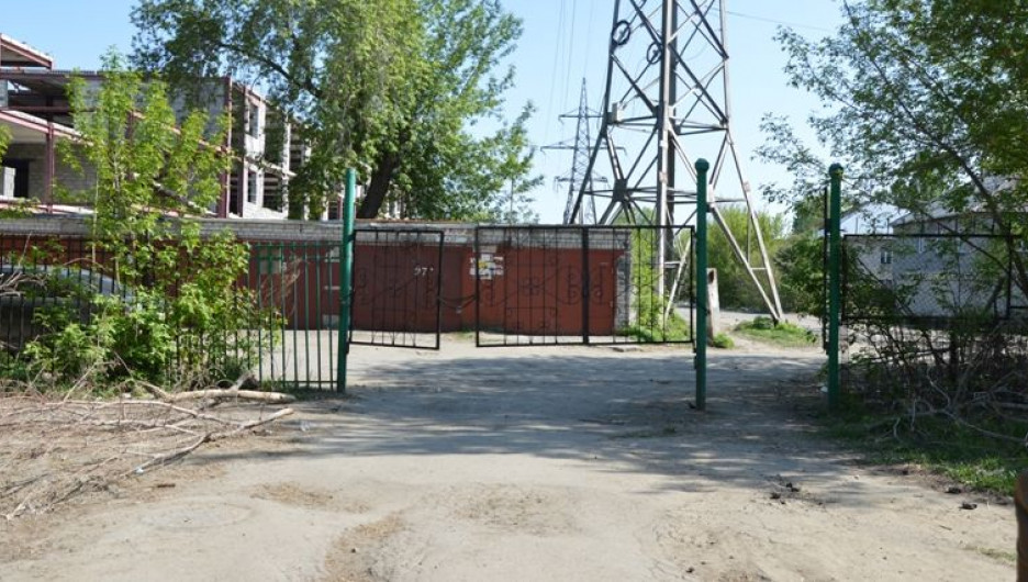 Администрация Октябрьского района Барнаула недовольна состоянием "Изумрудного" и просит горожан не посещать парк.